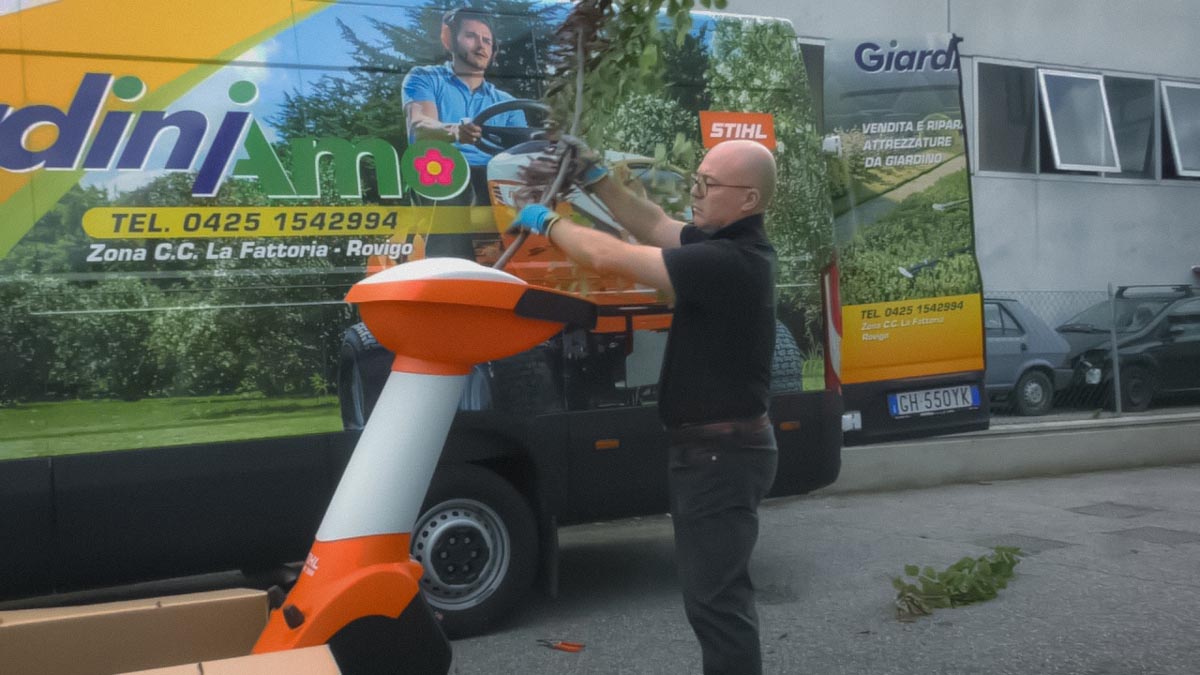 Decespugliatori Professionali Oltre i 40cc: Potenza, Ergonomia e Affidabilità per il Verde Intenso